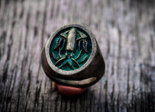 Carica l'immagine nel visualizzatore di Gallery, Anello calamaro ottone ossidato brass squid fish skull oxidized ring chevalier collection " Cheva "