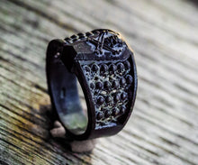 Carica l'immagine nel visualizzatore di Gallery, Anello teschio ossario in alpacca teschi brass skulls and oxidized ring collection " Memento mori "