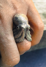 Carica l'immagine nel visualizzatore di Gallery, Anello polpo gigante argento 925 silver sterling octopus fish skull oxidized ring chevalier collection " Kraken "