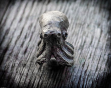 Carica l'immagine nel visualizzatore di Gallery, Anello polpo gigante argento 925 silver sterling octopus fish skull oxidized ring chevalier collection " Kraken "