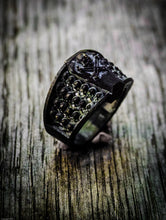 Carica l&#39;immagine nel visualizzatore di Gallery, Anello teschio ossario in alpacca teschi brass skulls  and oxidized ring collection &quot; Memento mori &quot;
