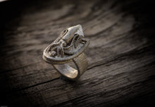 Carica l&#39;immagine nel visualizzatore di Gallery, Anello calamaro argento 925 silver sterling squid fish skull oxidized ring collection &quot; Kraken &quot;
