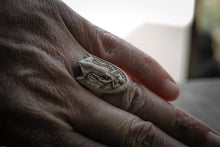 Carica l&#39;immagine nel visualizzatore di Gallery, Anello calamaro argento 925 silver sterling squid fish skull oxidized ring collection &quot; Kraken &quot;
