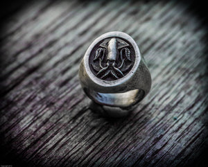 Anello calamaro argento ossidato silver sterling squid fish skull oxidized ring chevalier collection " Cheva "